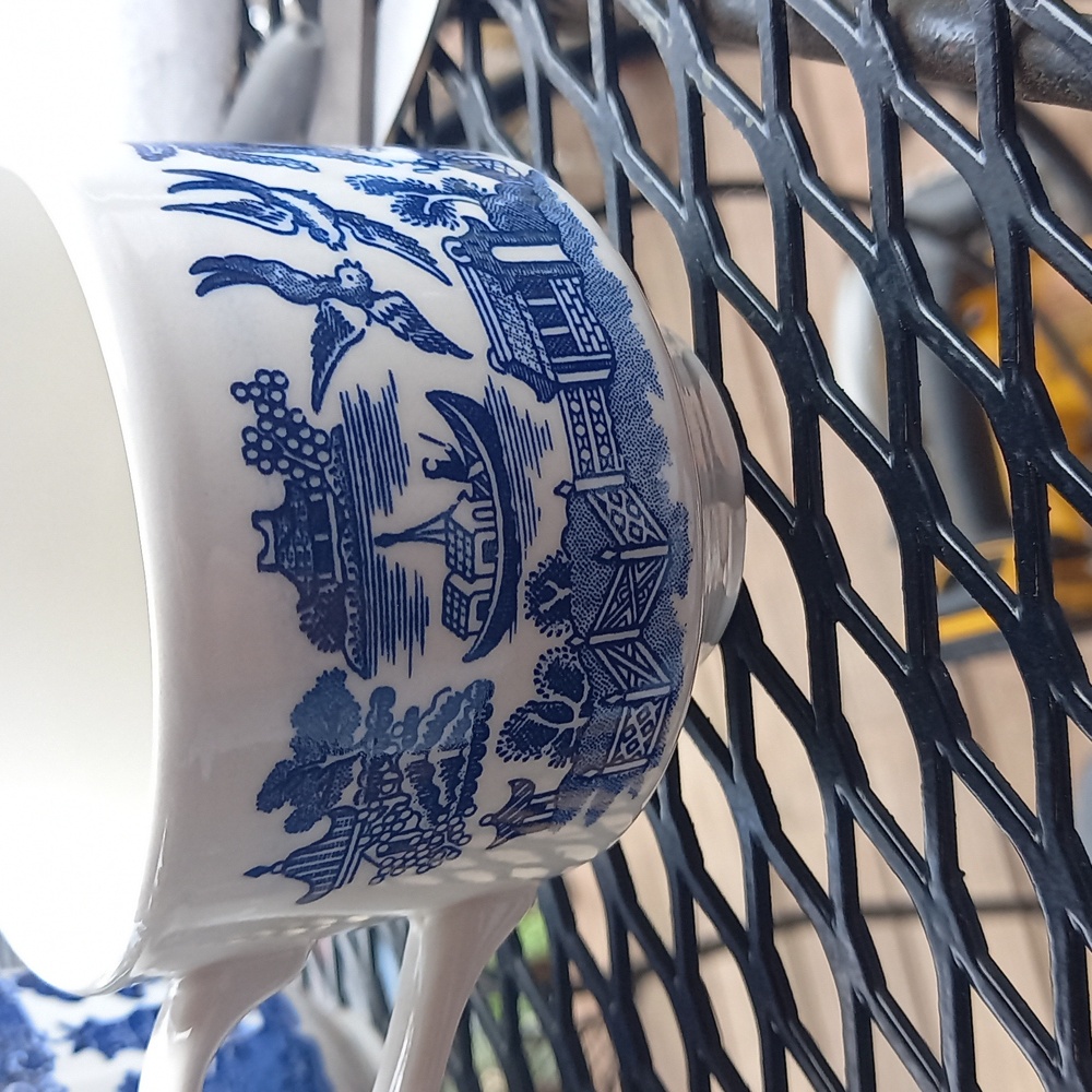 MADE IN ENGLAND - Blue and White Porcelain CUP - Picture 3 of 6